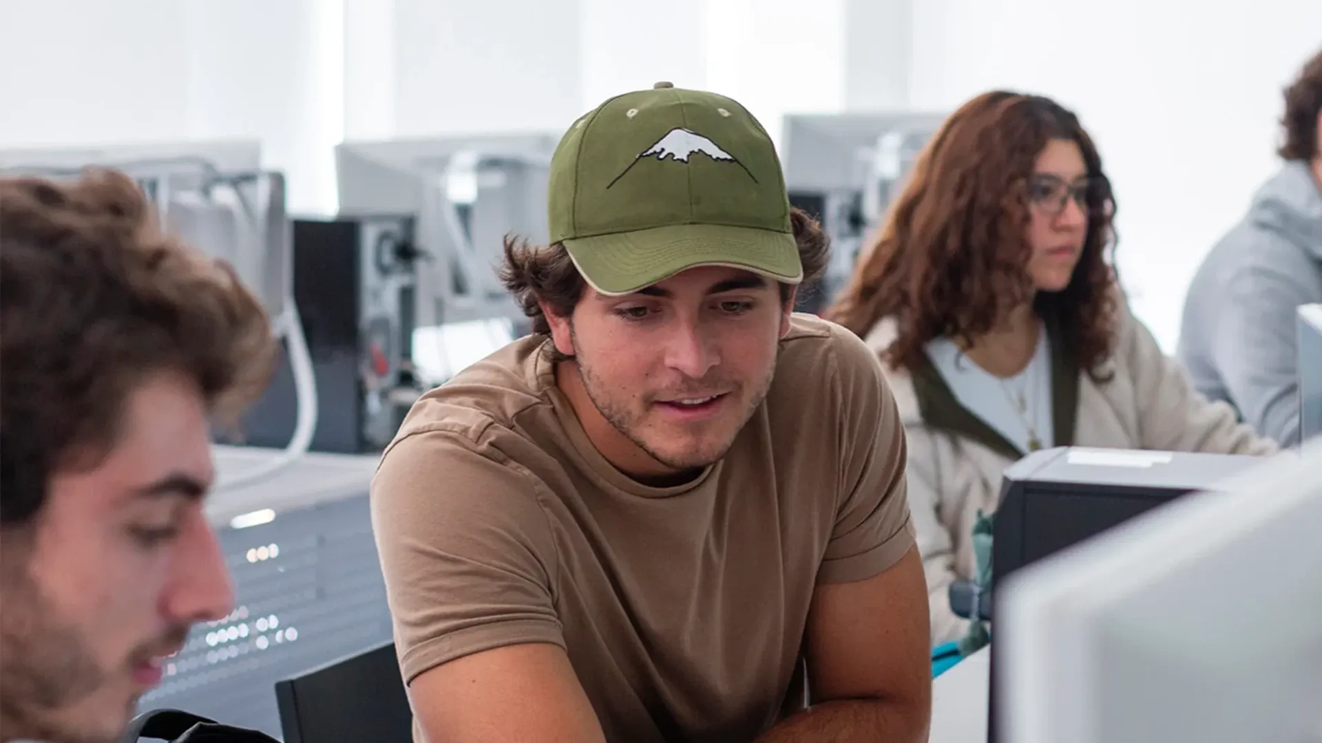 Estudiantes del departamento de Estudios Internacionales en la IBERO.